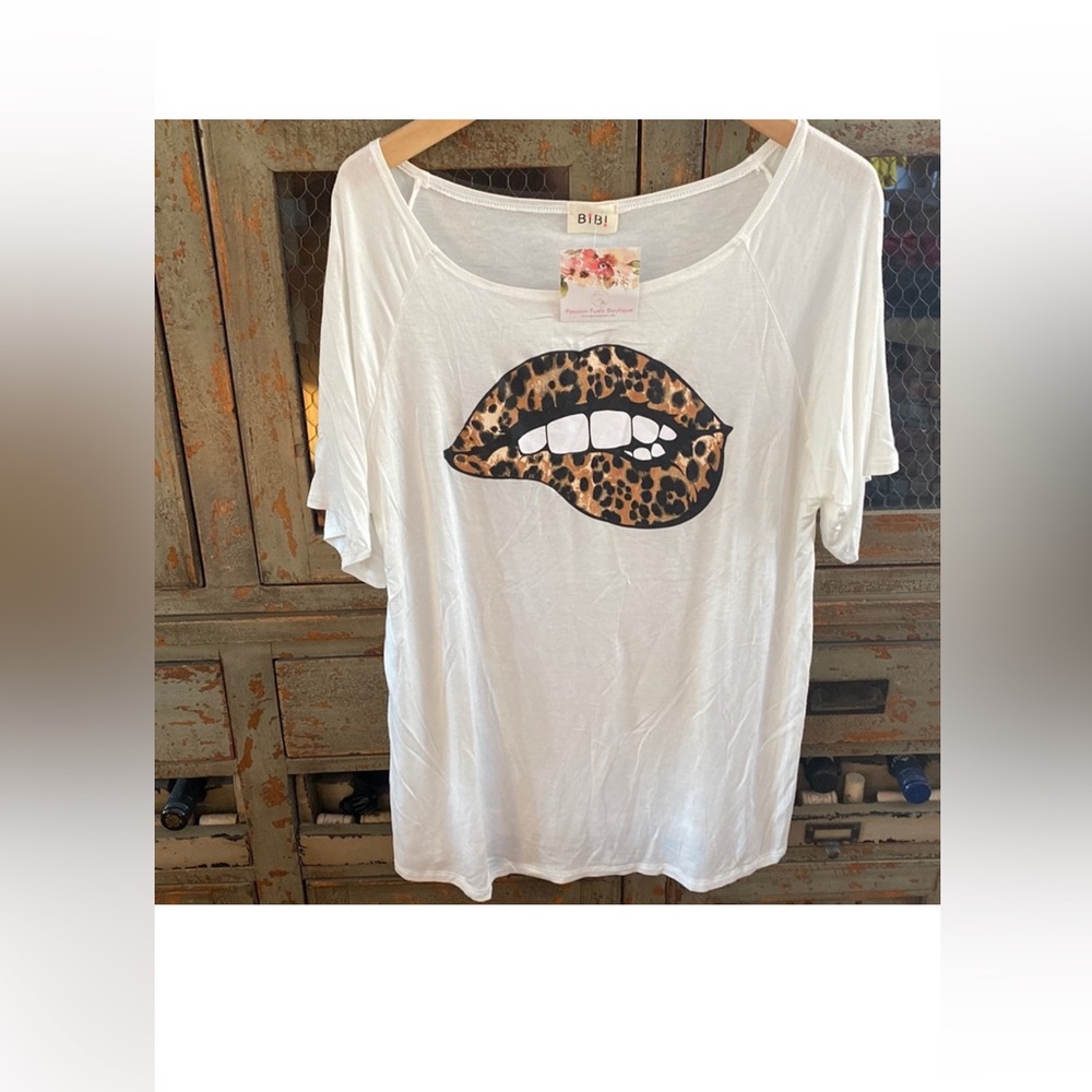 Off shoulder t-shirt